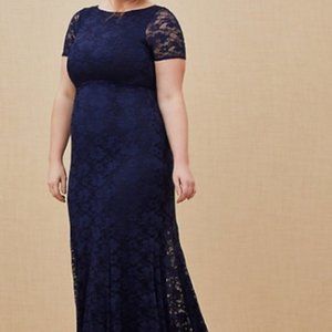 Short Sleeve Navy Lace Gown Size 14